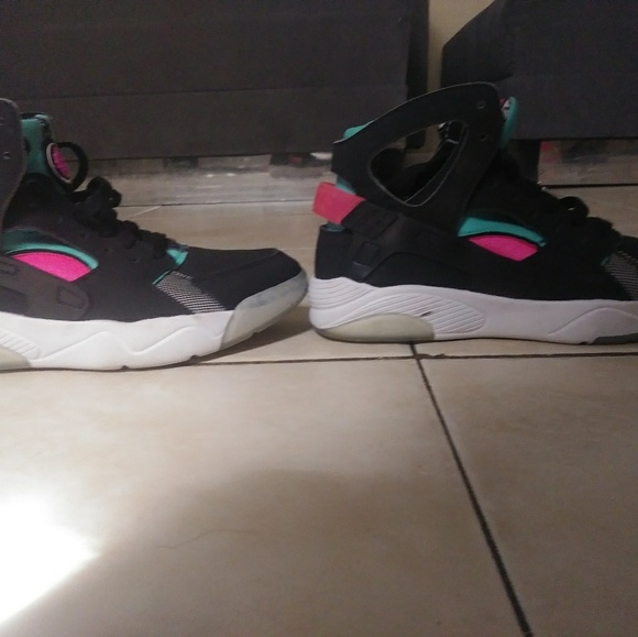 Nike - Picture 2 of 5